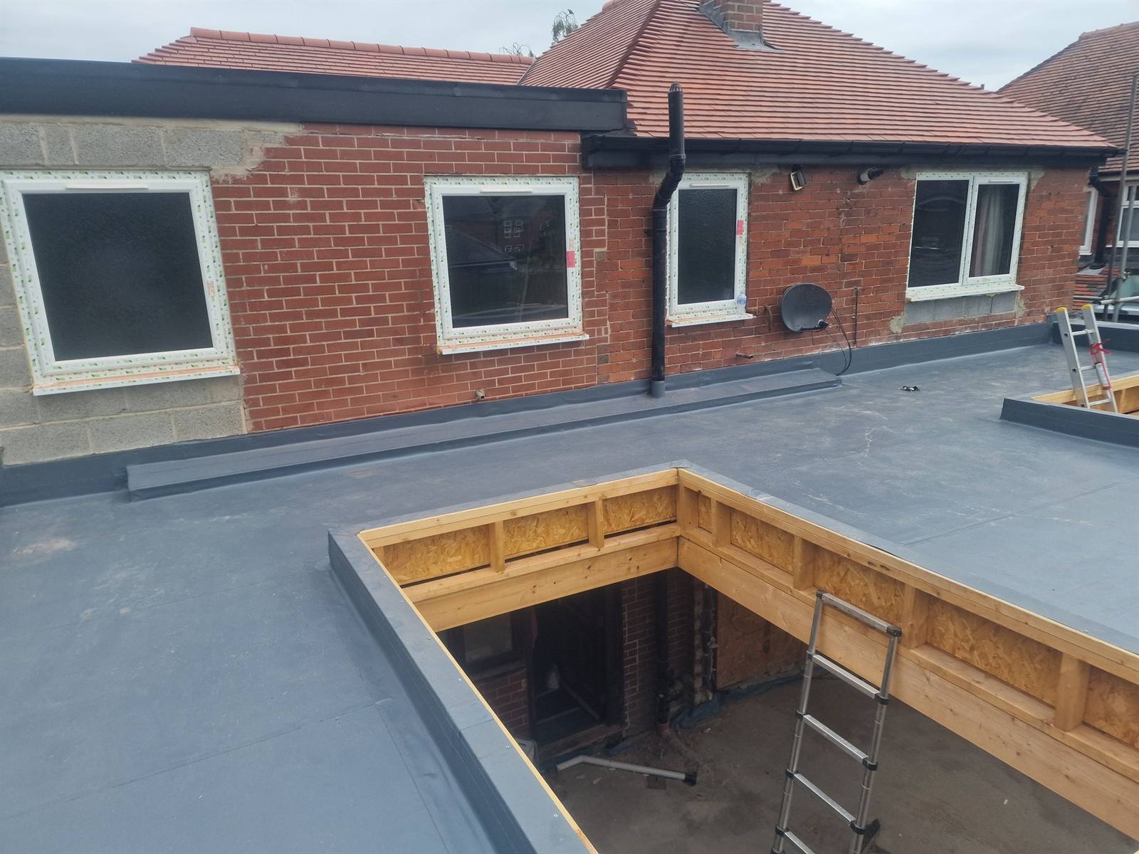 7 Signs Your Flat Roof Needs Replacing