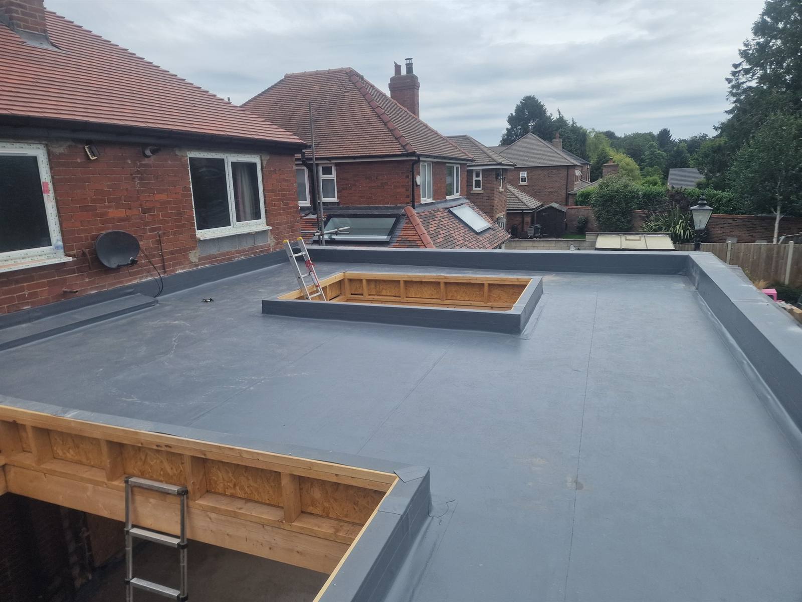 Single-ply PVC flat roof installation